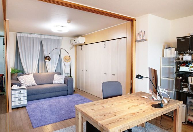 1DKの部屋ではDIYで作った机を愛用