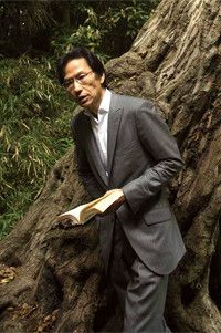 <strong>姜尚中</strong>●1950年、熊本市生まれ。熊本県立済々黌高等学校卒。早稲田大学大学院政治学研究科博士課程修了。国際基督教大学准教授を経て、現在は、東京大学大学院情報学環教授。専攻は政治学と政治思想史。悩みを手放さず、真の強さをつかむ生き方を提唱した『悩む力』（集英社新書）は、80万部を突破。『在日』『愛国の作法』など著書多数。