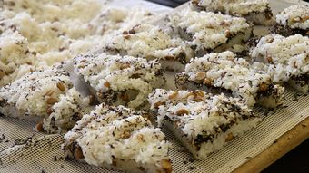 冷凍すれば全国で売れるのに…消費期限当日の名物おこわ｢とん蝶｣があえて｢大阪でしか買えない｣を貫くワケ