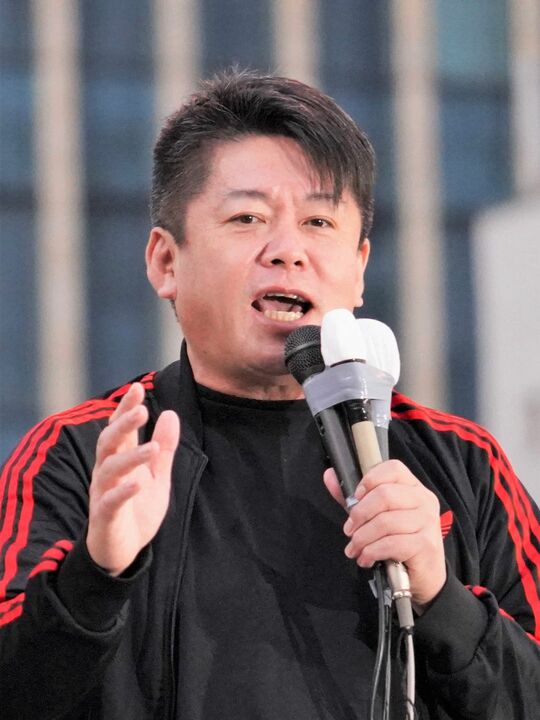 2021年10月30日、秋葉原駅前にてNHK党の街頭演説をする堀江貴文氏