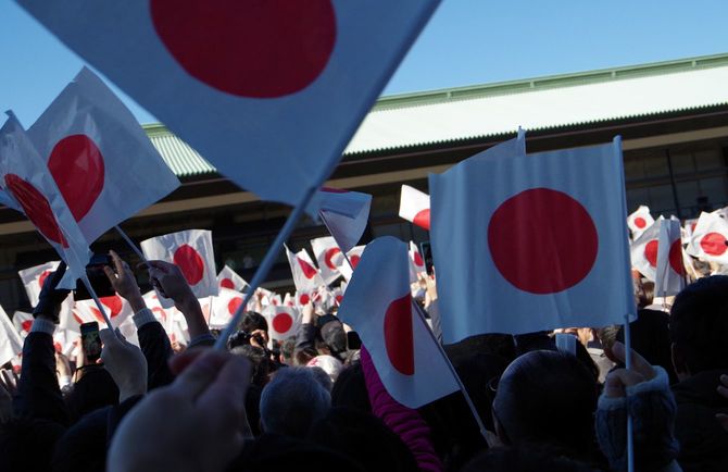 日本/手を振ってのお正月の風景お祝いのフラグ