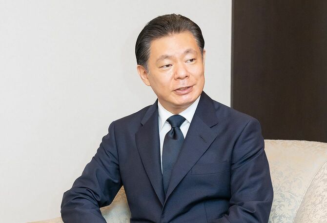1970年東京生まれ。韓国・鮮文大学卒業後、主に次世代の指導者育成に従事。W-CARP Japan会長、世界平和青年連合日本会長、UPF-Japan事務総長などを歴任