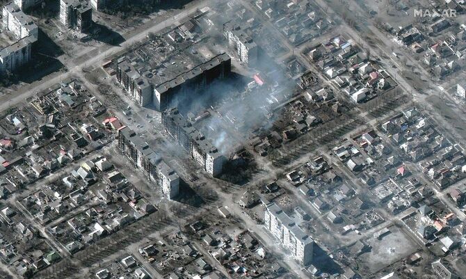 2022年3月22日に撮影・公開された、ロシア軍の攻撃によって破壊されたウクライナ南部マリウポリの市街地
