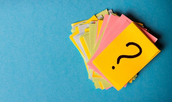 クエスチョンマークの書かれたチケット