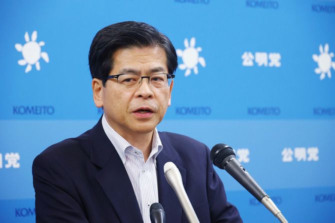 公明党新代表に決まり、記者会見する石井啓一氏＝2024年9月18日、国会内