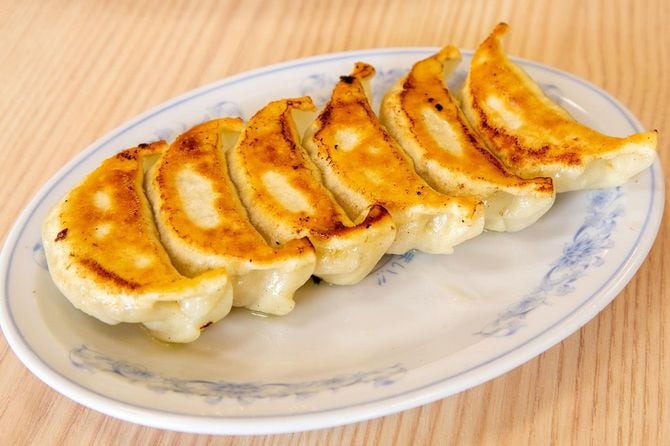 ぎょうざの満洲の看板メニュー「焼餃子」（6個250円）
