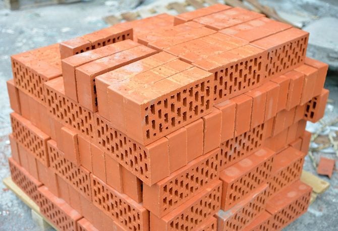 積み上げられたレンガ