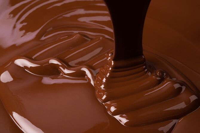 渦巻き溶けるダークチョコレート