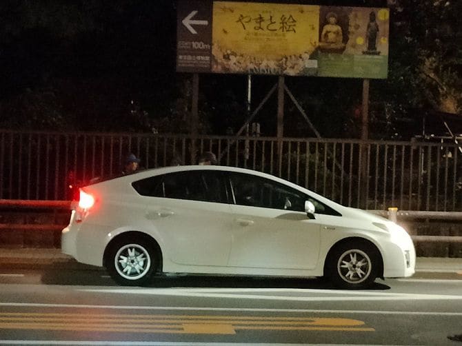 新興宗教の下っ端に連れて行かれる生活困窮者たち