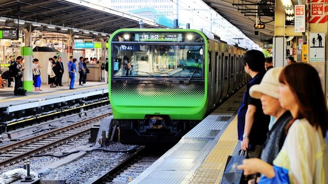 2019年8月3日、山手線E235系列車、東京駅にて