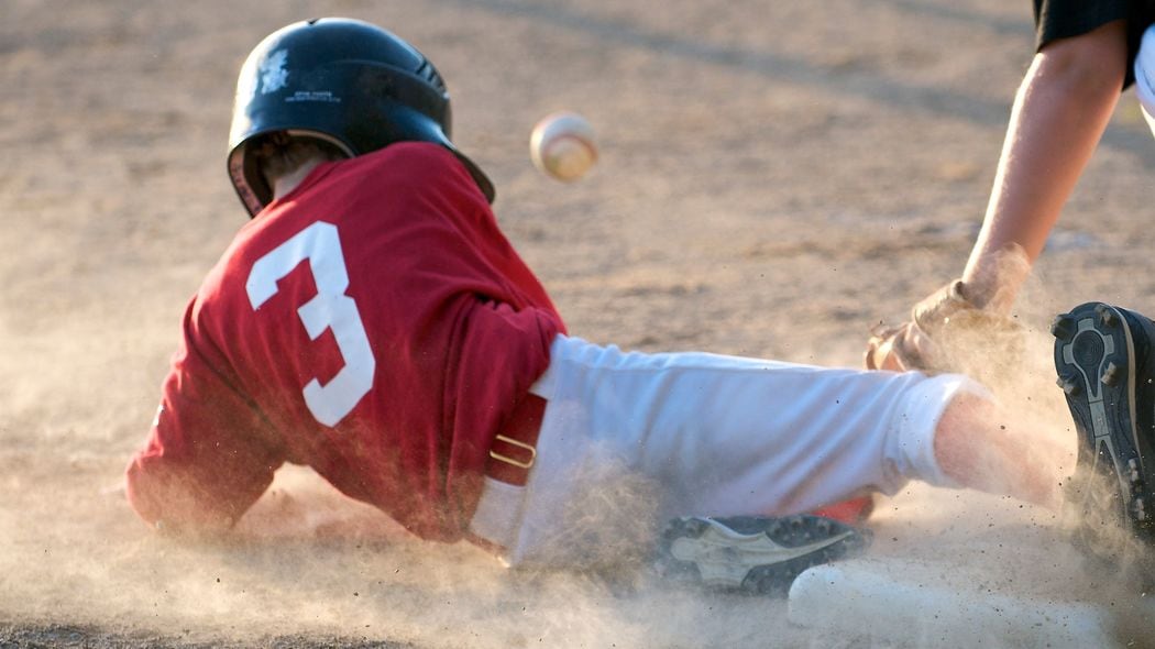 一塁走者をワザと転ばせて､三塁走者をツッコませる…少年野球で野村監督が指導した｢禁断のテクニック｣ どうしても1点を奪うために｢転倒｣の練習をしておく
