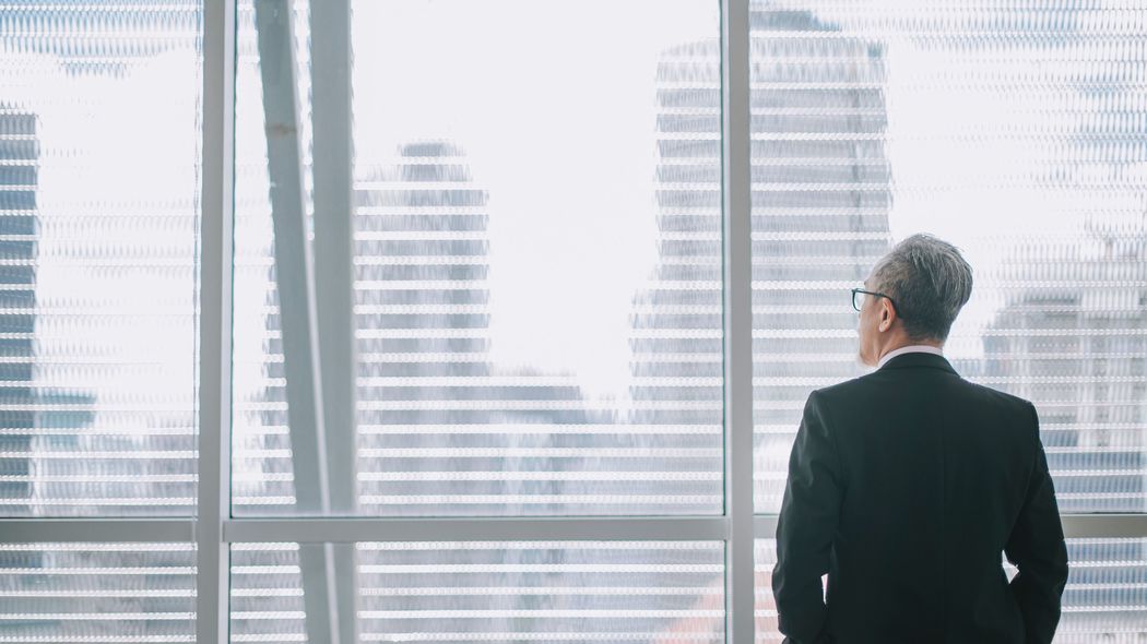 ｢若い頃は頑張った｣そんな理由で"オジサン社員"に高給を払うのは間違っている 早大教授が45歳定年に賛成するワケ