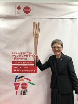 日本コカ・コーラ社の東京オリンピック・パラリンピック担当を務めていたころの薄井シンシアさん　写真＝本人提供