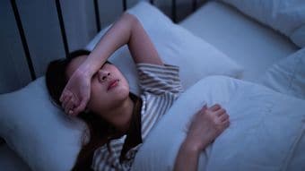寝苦しい夏の夜に効果を期待できる…医学部教授が｢寝つけない時は身に付けて｣という"快眠アイテム"