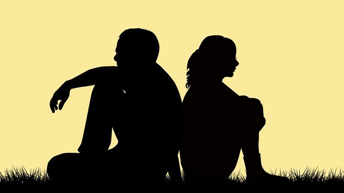 悲しいカップルのシルエット