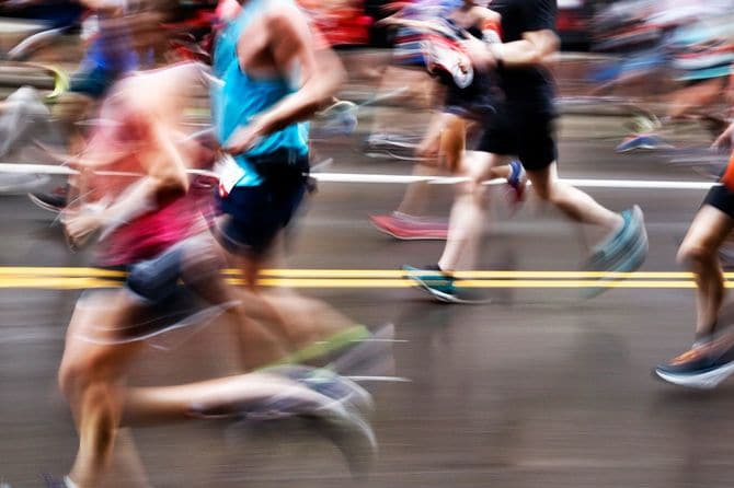 マラソンを走るランナーたち