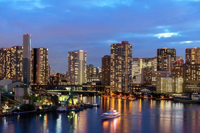 東京湾岸の高層ビル群