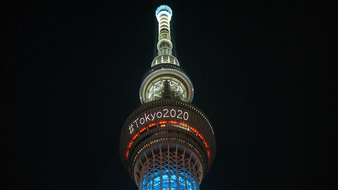 東京五輪2020のイルミネーションが施されたスカイツリー