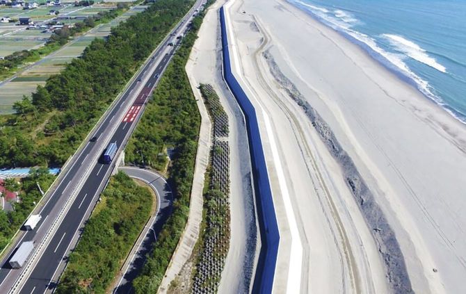 全国屈指の長さを誇る浜松沿岸の防潮堤