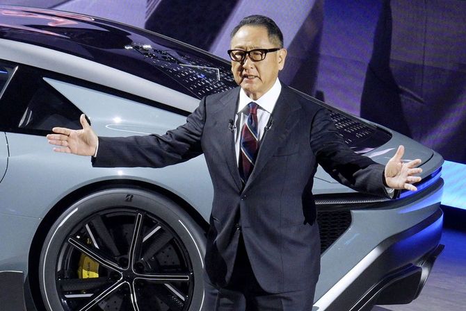 新型スーパーカー「GR　GT」などの発表会に登壇したトヨタ自動車の豊田章男会長