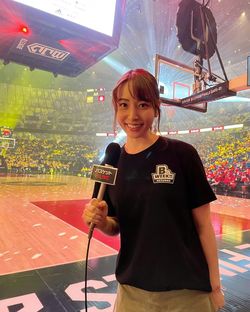 リポーターを務める今井社長