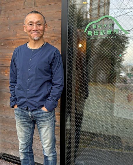 緩和ケア医の萬田緑平さん、群馬県前橋市の萬田診療所にて、2026年2月