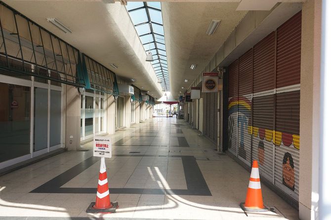 藤が丘ショッピングセンターはシャッターが並ぶ