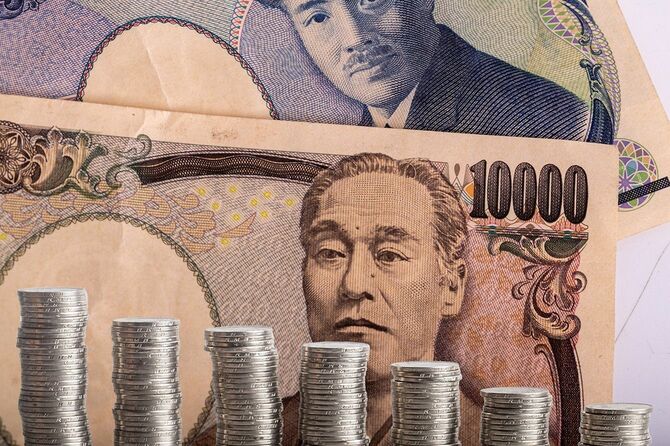 下降トレンドにある日本のお金