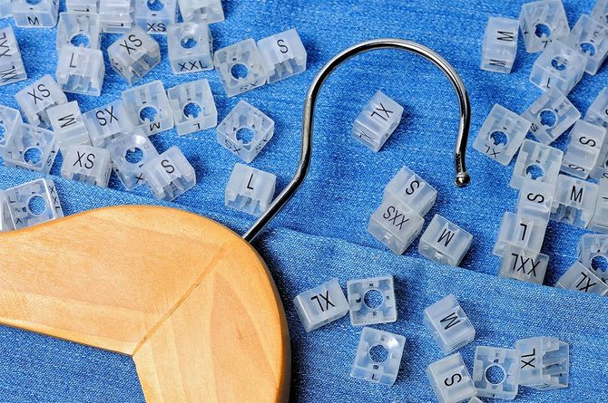 服のサイズのタグ