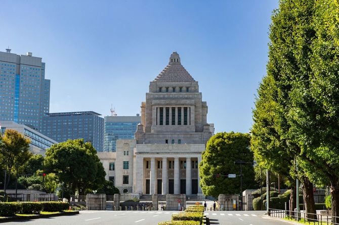 晴れの日の国会議事堂