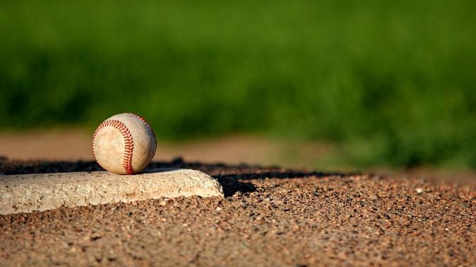 ピッチャーマウンドに置かれたボール