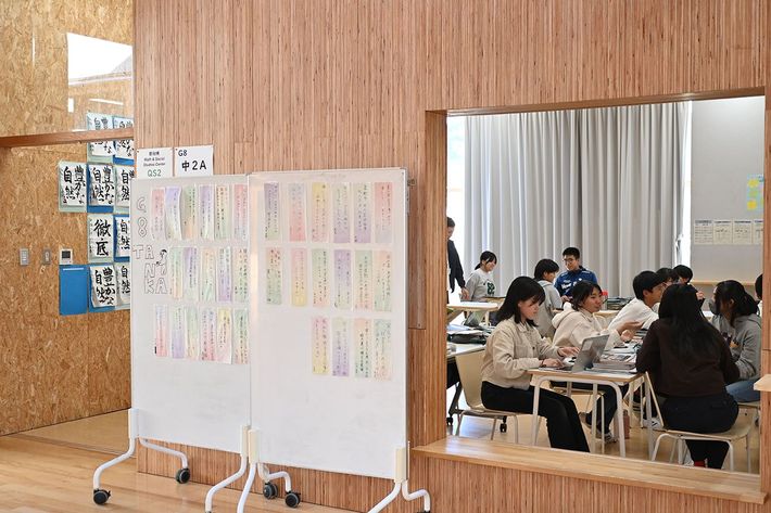 教室はかなり開放的。