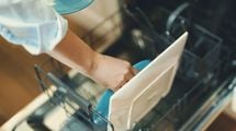 日本のキッチン導入率はわずか37.3%…子育て期の家事が断然ラクになるのになぜか普及しない家電製品の名前