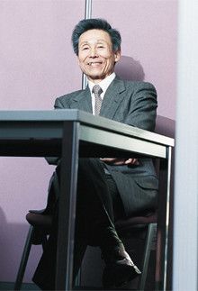 <strong>さわかみ投信社長 澤上篤人<br></strong>1947年、愛知県生まれ。山一証券、スイス・ピクテ銀行日本法人代表などを経て、96年にさわかみ投資顧問（現・さわかみ投信）を設立。30年以上のキャリアを生かした独自の運用哲学のもと、個人投資家向け小口投資信託「さわかみファンド」を運用する。