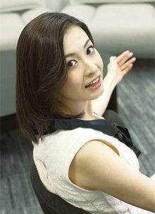 <strong>檀れい</strong>●京都府出身。1992年、宝塚歌劇団に入団。99年、月組主演娘役に就任。専科等を経て2003年、星組主演娘役に就任。05年、退団。06年、『武士の一分』で銀幕デビュー。日本アカデミー賞優秀主演女優賞、新人俳優賞をはじめ数多くの賞を受ける。サントリー「金麦」CMで人気を博しているほか、映画、舞台、TVなどで女優として活躍中。