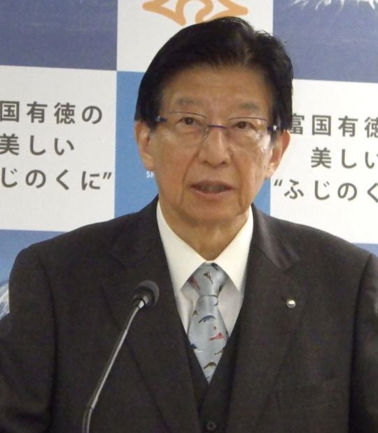 辞職理由について会見する川勝知事(静岡県庁で4月3日)
