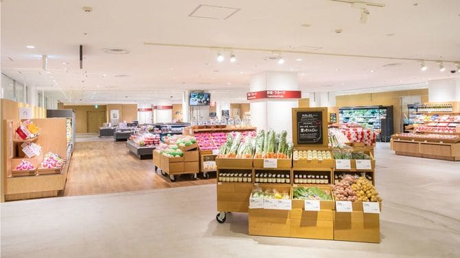 季節感が感じられる「無印良品　港南バーズ」の店頭。