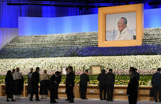 京都市で開かれた稲盛和夫さんのお別れの会＝2022年11月28日午前