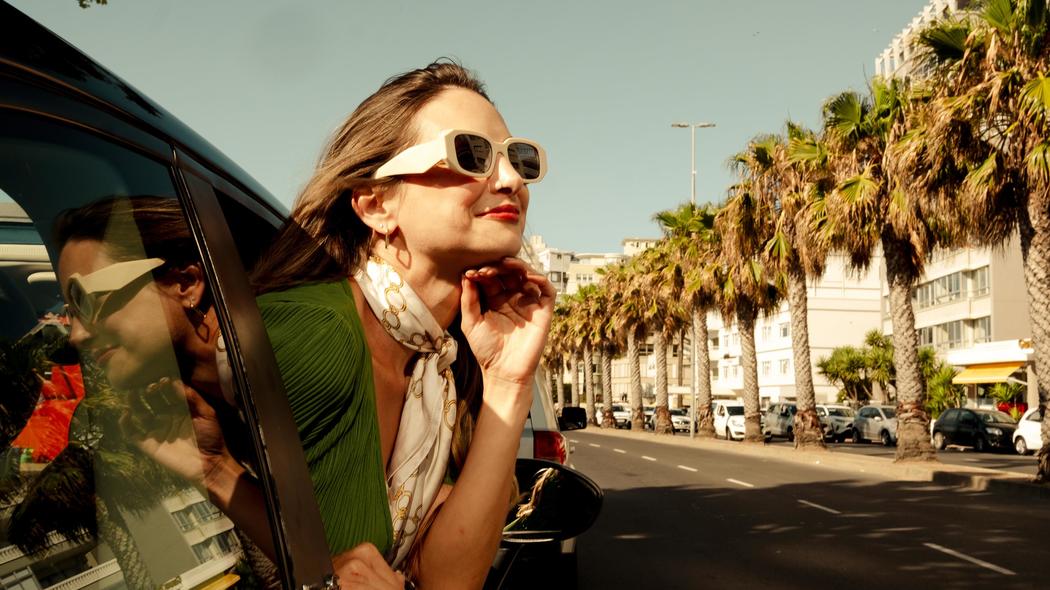 日本生まれ英語ペラペラ84歳現役DJ｢日本人の英語ベタは学校のせい｣…教科書なしで習得できた"ある習慣" ハリウッド映画を字幕なしで楽しめる…トレーニングに最適な作品とは