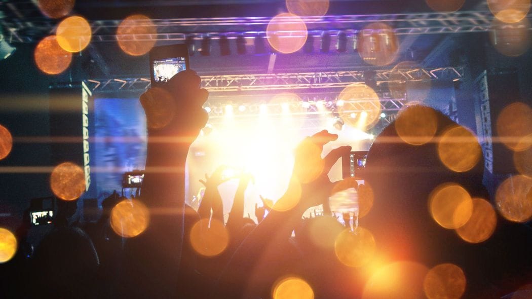 ｢○○くんはかっこいいのに､あんたは汚いおじさん｣暴走する"推し活モラハラ妻"による家庭崩壊の一部始終 家はグッズとポスターでいっぱいで夫の居場所はベッドの半分のみ