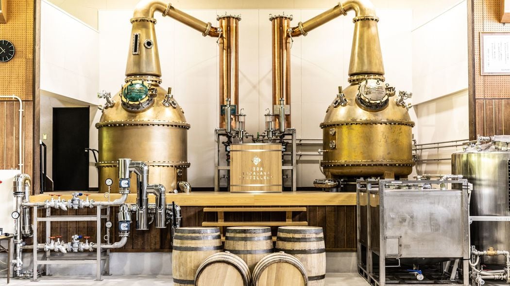 小学校に｢蒸留所｣ができた…｢1年で完成する日本酒｣の酒蔵が､｢1年で完成しないウイスキー｣を作り始めた理由 大量の在庫を抱えた恐怖から生まれたアイデア