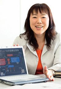 <strong>NEC 佐久間玲子</strong>●CSR推進本部。1963年生まれ。CSRおよび社会貢献ウェブサイトの企画・制作を担当しながらボランティアで「ビッグイシュー」のメール販売員をサポートしている。
