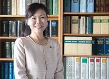 “男社会の最たる場所”で奮闘するママ議員　－浦安市議会議員 岡野純子さん【1】