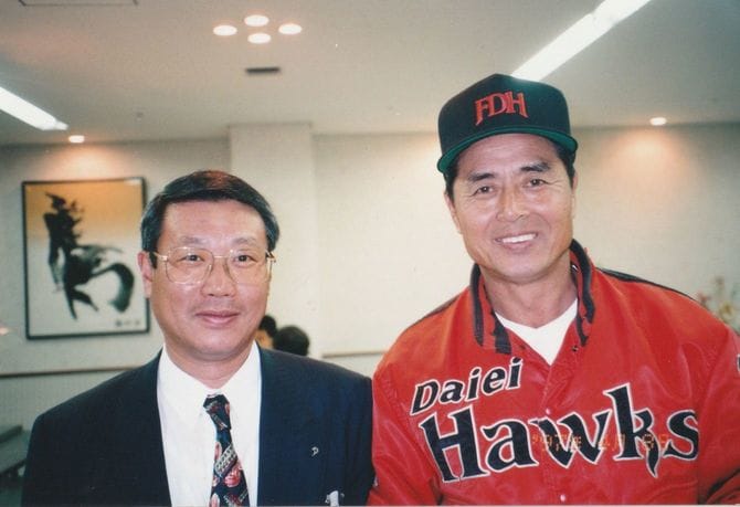 福岡ドーム内の選手サロンにて撮影(左:瀬戸山隆三氏、右:王貞治会長)