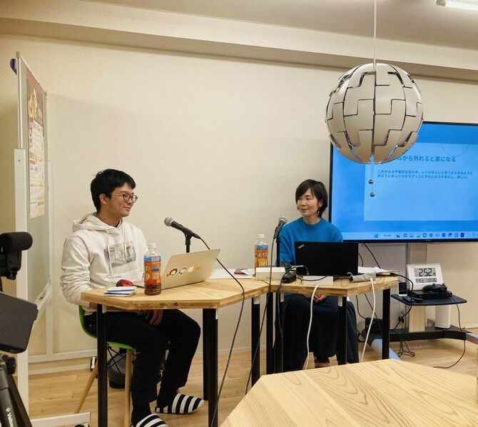 長男と親子で講演する村上さん