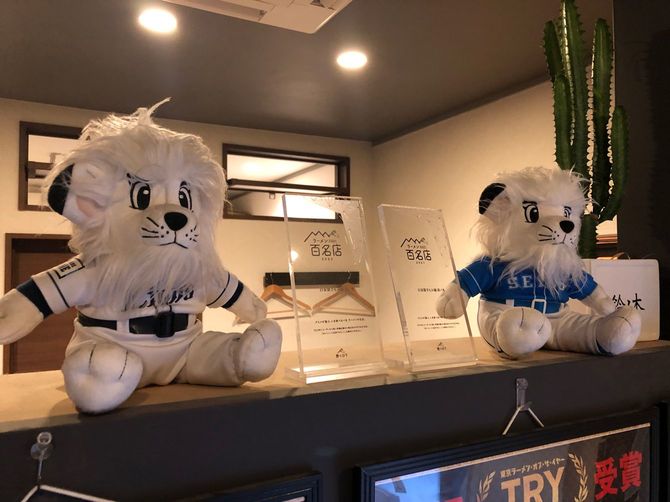 夫婦そろって西武ライオンズのファン。選手の来店に備えて3軍選手の顔と名前まで覚えているのだとか