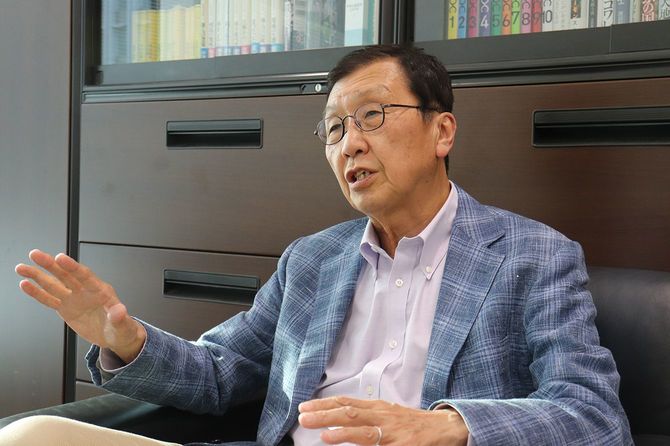 インタビューに応じる名古屋大学減災連携研究センターの武村雅之特任教授