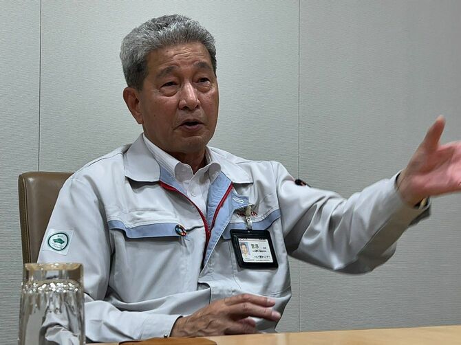 トヨタ工業学園出身で、テストドライバーを30年務めているトヨタ自動車の菅原政好さん