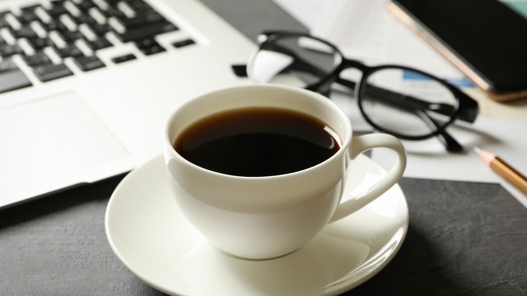 ｢夕方5時のコーヒー｣が夜中まで効いて睡眠の質を下げる…医師｢23時に寝る人の体に残っているカフェイン量｣