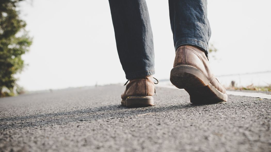 全身のヨボヨボ化は50歳で｢歩幅｣に表れる…プロは一瞬で見抜く"年齢より老けた人"に共通する歩き方の癖 無意識に"省エネモード"になっている